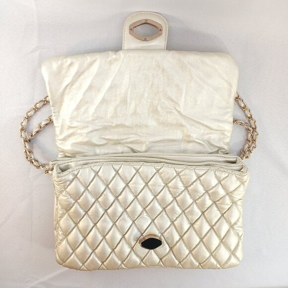 Shoedazzle Champagne Gold Shimmery Metallic Quilted Cross-shoulder Clutch Bag - Picture 3 of 9
